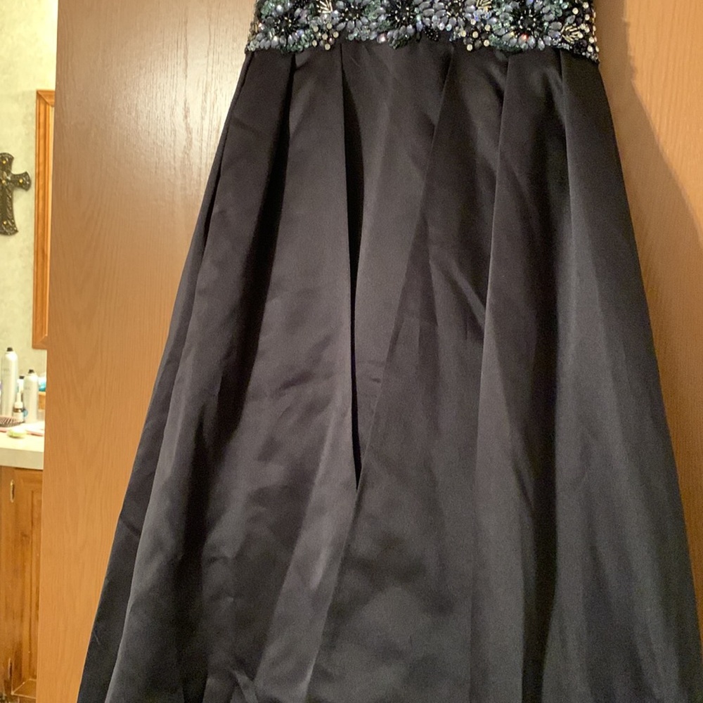 Formal Dress - Picture 3 of 9